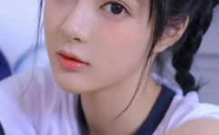 抖音上最火的电脑桌面壁纸美女,绝美壁纸中的电脑桌面女神风采