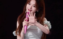 徐艺洋叫黄子韬妈妈姨妈：充公改口费（伶人李明德陷入砸车风浪！爆料人：警方已染指处罚）（张继科公然恋情 晒牵手照）