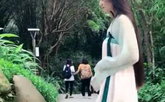 汉服小姐姐高速公路被撞,引发社会关注